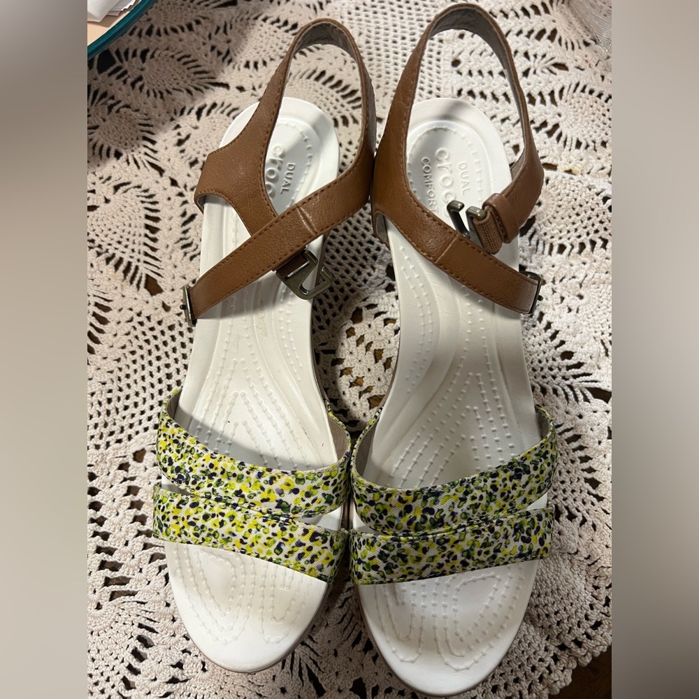 CROCS Brown and Patterned Women's wedges